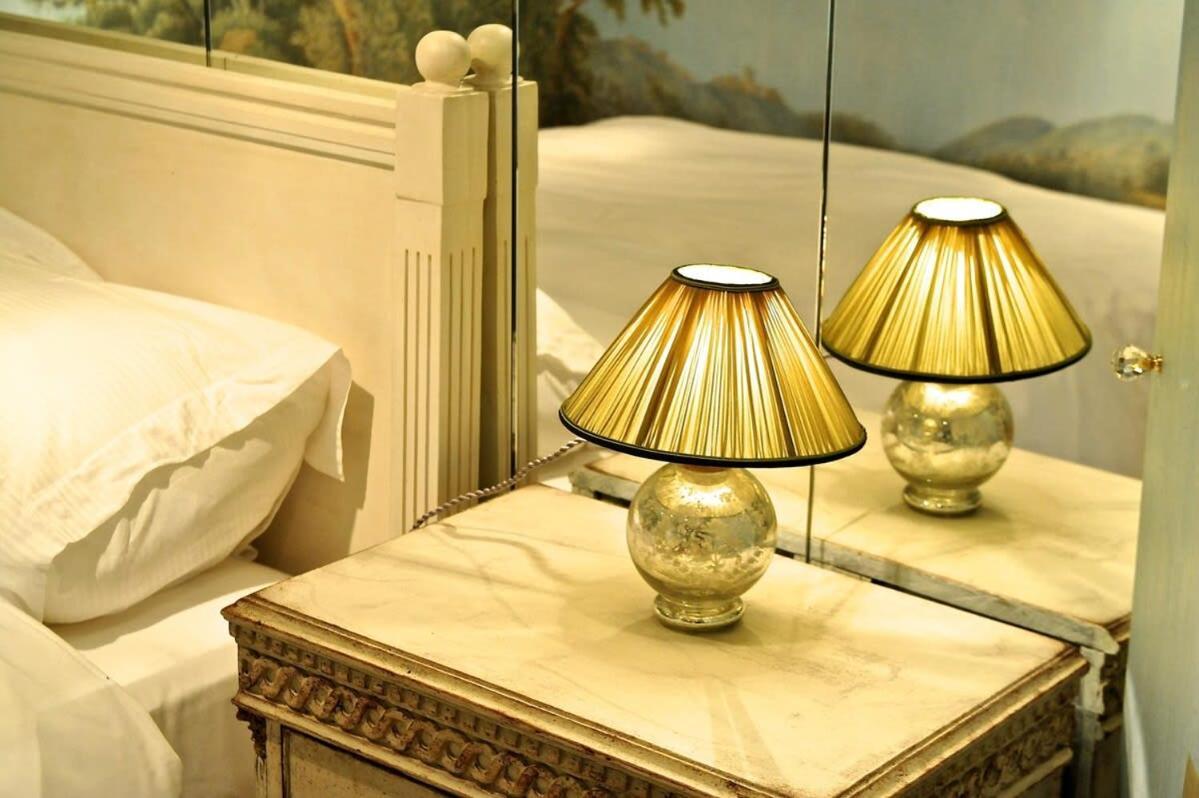 Tenderness At Notre Dame, Delacroix Appartement *