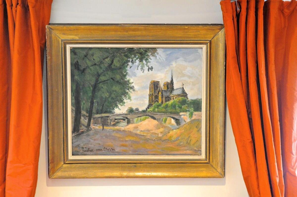 Tenderness At Notre Dame, Delacroix Apartamento *